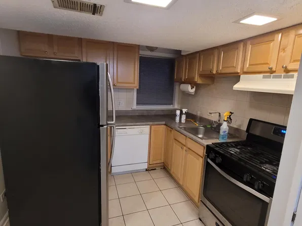 2001 W Touhy Ave, Park Ridge, IL 60068