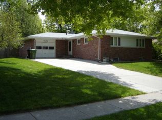 4030 Loveland Dr, Lincoln, NE 68506