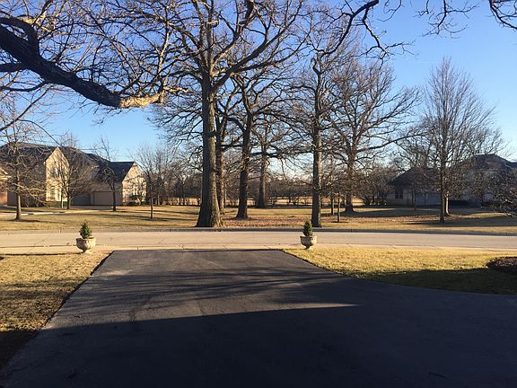 2nd image of 60 Holabird Cir