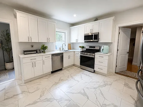 33 Middle St #A Photo 1