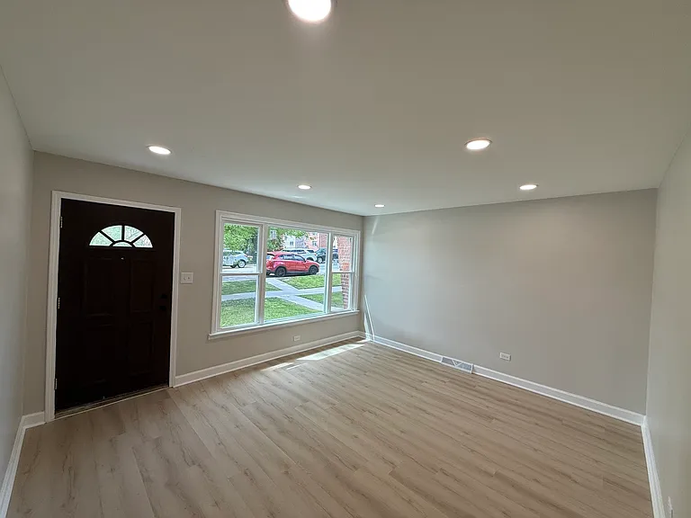 5321 S Kostner Ave — Photo 2
