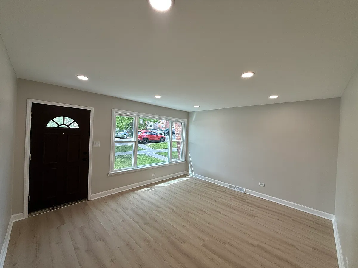 Building Photo - 5321 S Kostner Ave