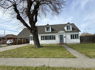 461 N Bates Ave, Dinuba, CA 93618
