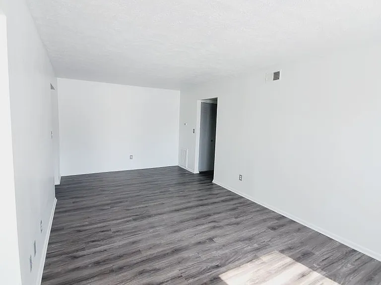Sugarbush Apartments — Photo 151