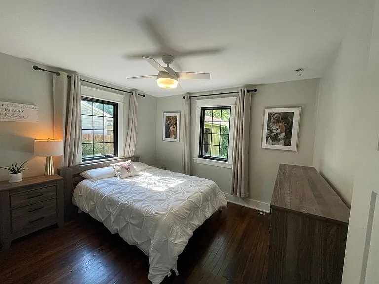 327 W Davis St — Photo 10