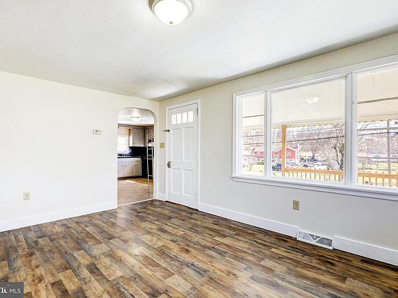 4th image of 215 Akron Rd