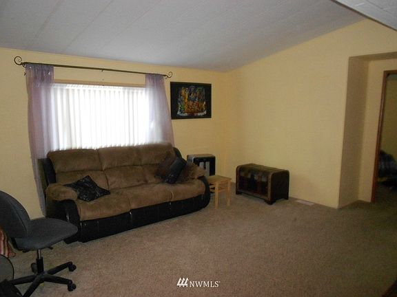 4th image of 4248 A Street SE