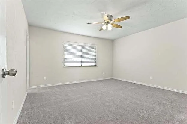 537 Hanover Dr — Photo 5