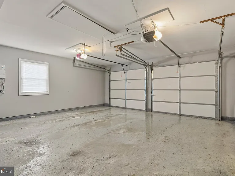 1205 Windermere Ct — Photo 32