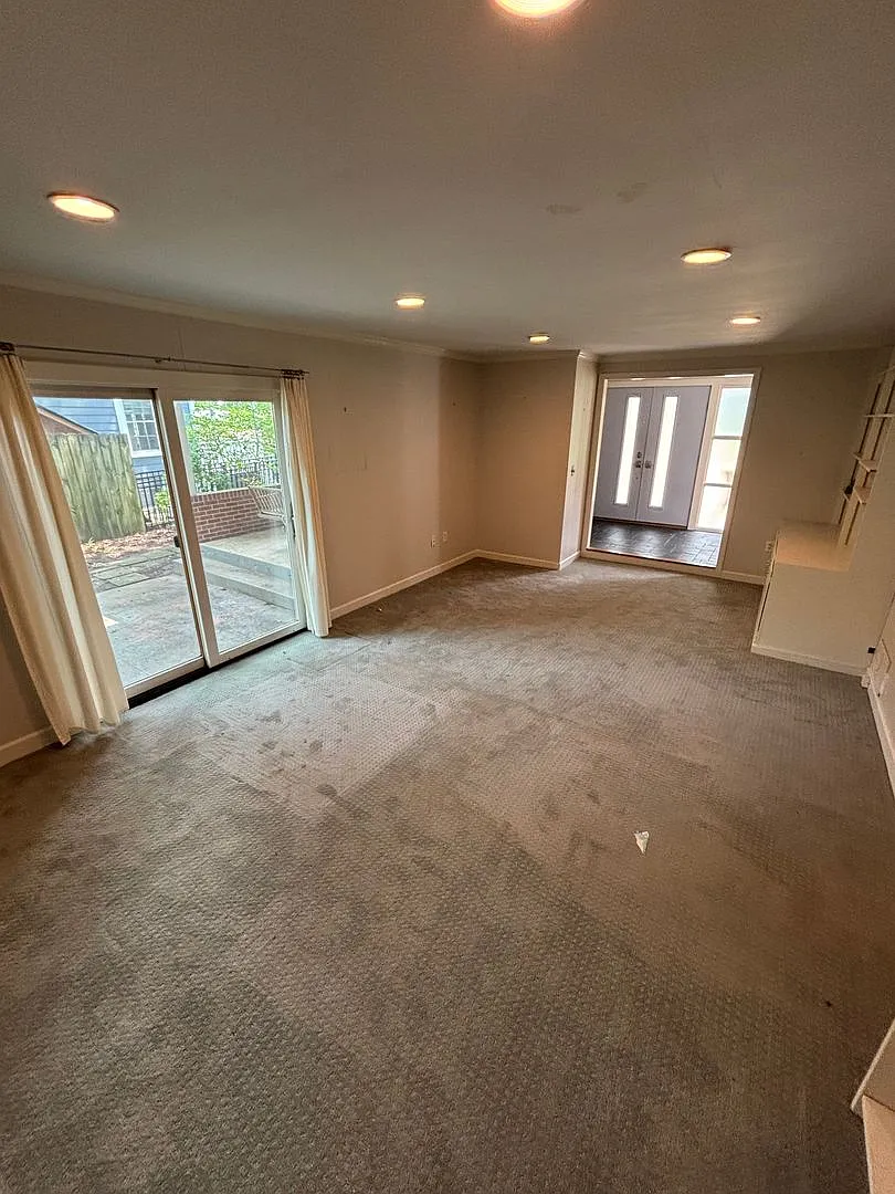 2312 Bedford Ave ~ 3 bedroom / 2.5 bathroom split level house ~ located near District Village — Photo 4