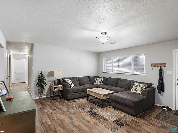 3rd image of 1404 W Avenue M