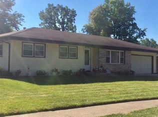 930 Maxwell Ct, Crown Point, IN 46307