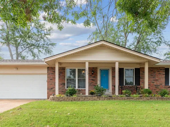 1220 Blackwatch Dr, Ballwin, MO 63021