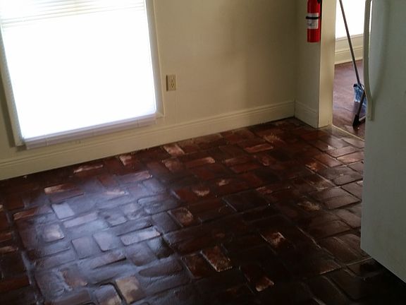 3rd image of 222 Crozier Dr