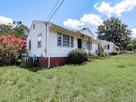 2nd image of 303 Crosby Cir