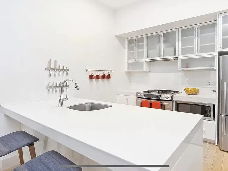118 Greenpoint Ave #1D — Photo 8