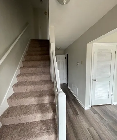 906 Wickford Dr — Photo 2