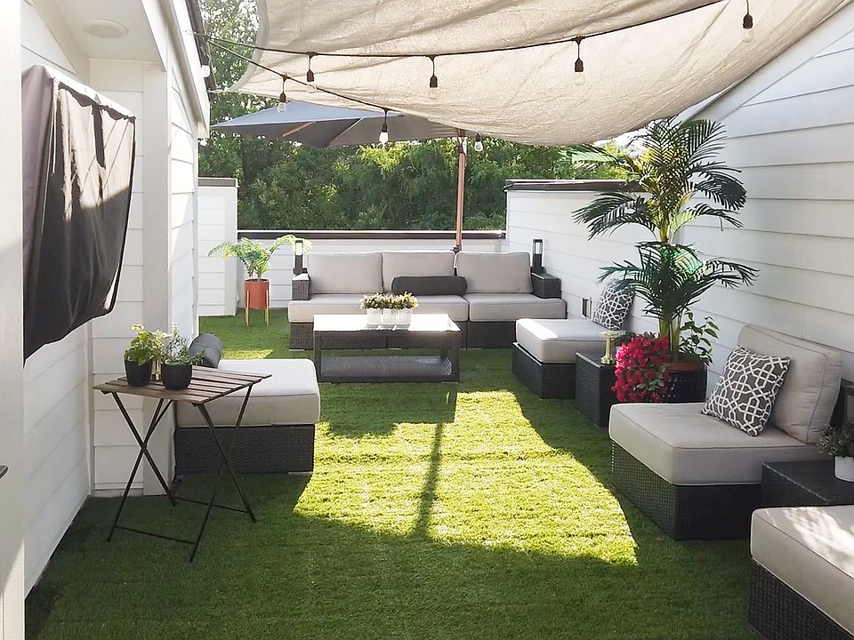 Gorgeous private rooftop space. TV mount & sail included.