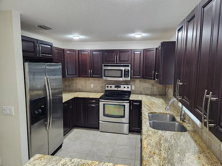Like new! solid wood cabinets, upgraded appliances, granite tops