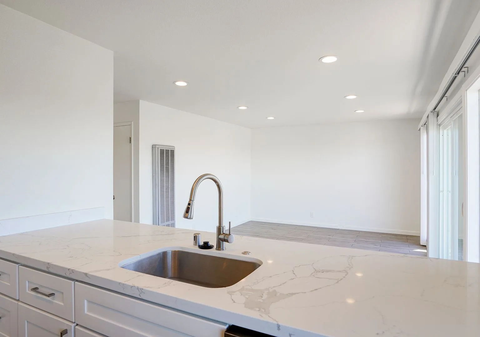 Edgewater Apartments — Photo 3