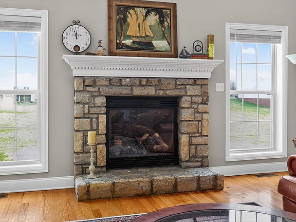 4th image of 4032 Pine Grove Rd