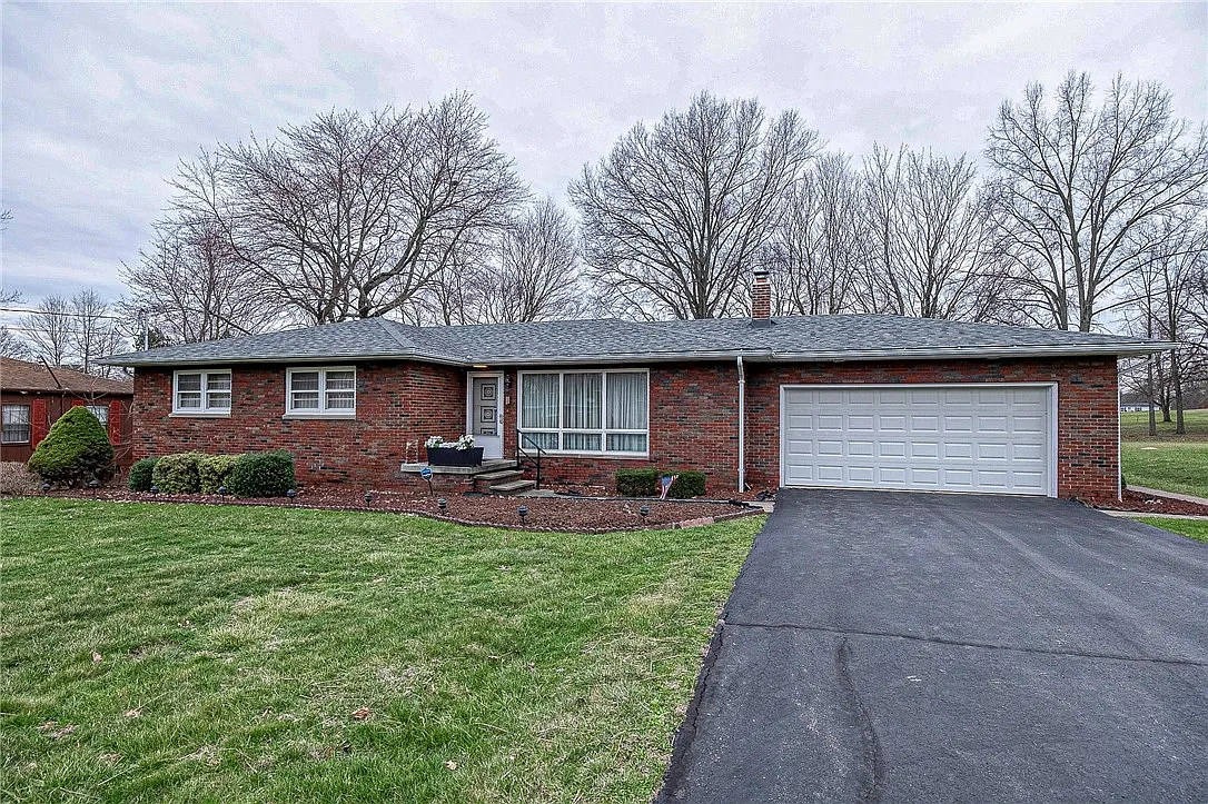 1913 Brigadoon Ln photo 1