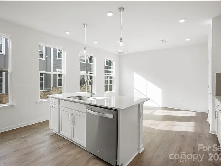 7004 Branch Ct — Photo 6