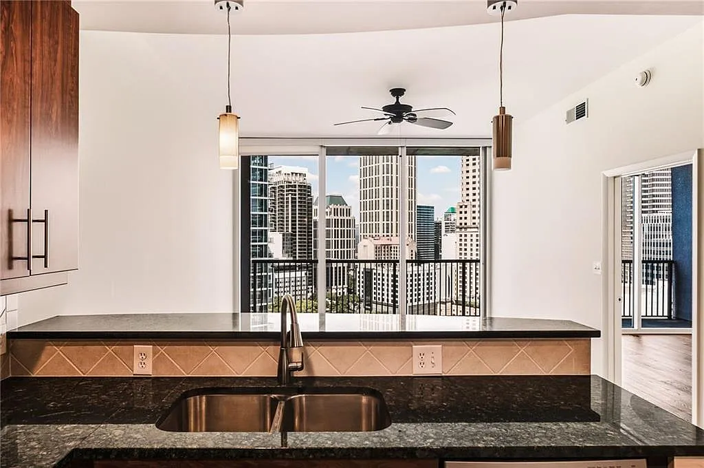 1 bed, 1.0 bath, 866 sqft, $2,600 — Photo 3
