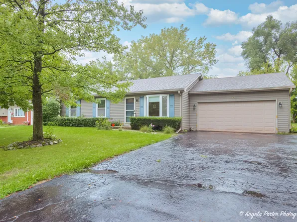 1200 Sunset Dr, Holiday Hills, IL 60051