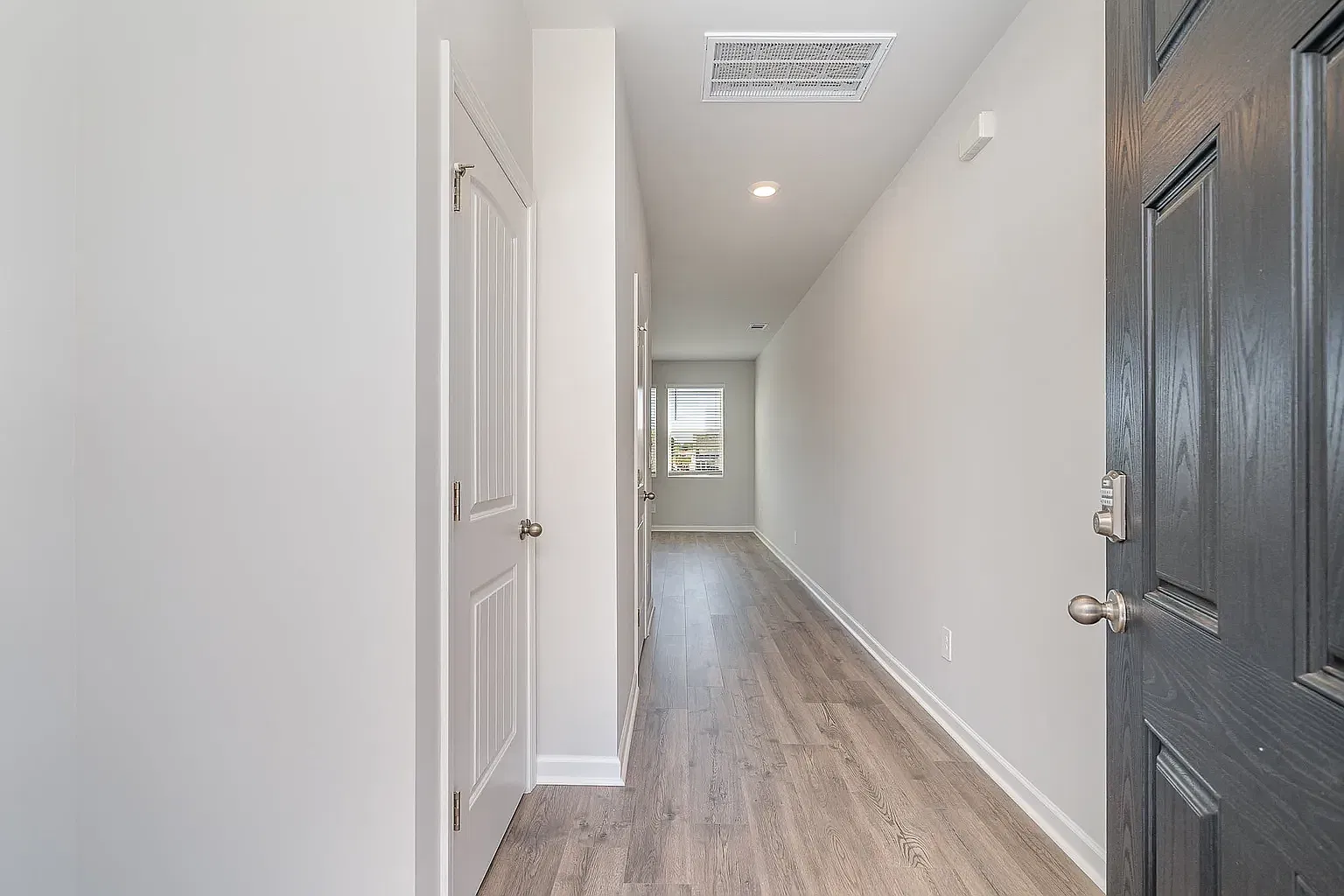 4 bed, 1945 sqft, $2,300 — Photo 4