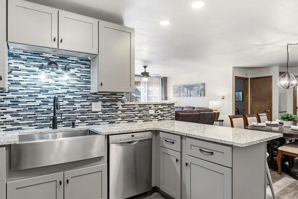 2 bed, 972 sqft, $3,000 — Photo 3