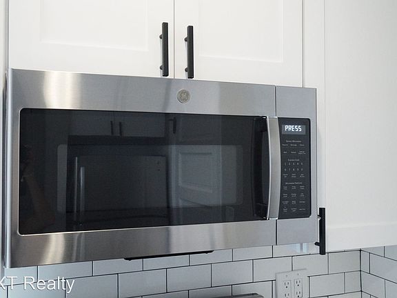 4th image of 3250 N Leavitt St APT 1