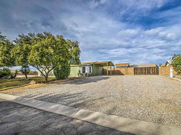 3rd image of 726 E Coachwhip Ln