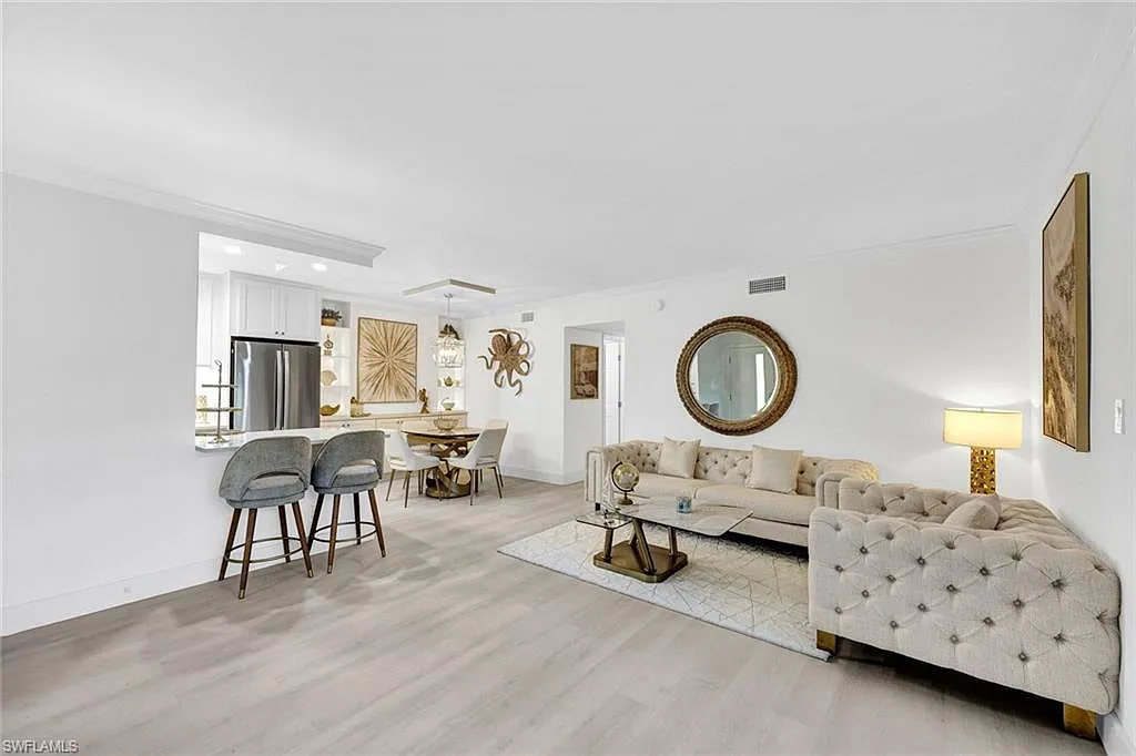 2 bed, 2.0 bath, 940 sqft, $10,000 — Photo 4