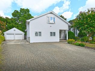 105 Roxton Rd, Plainview, NY 11803