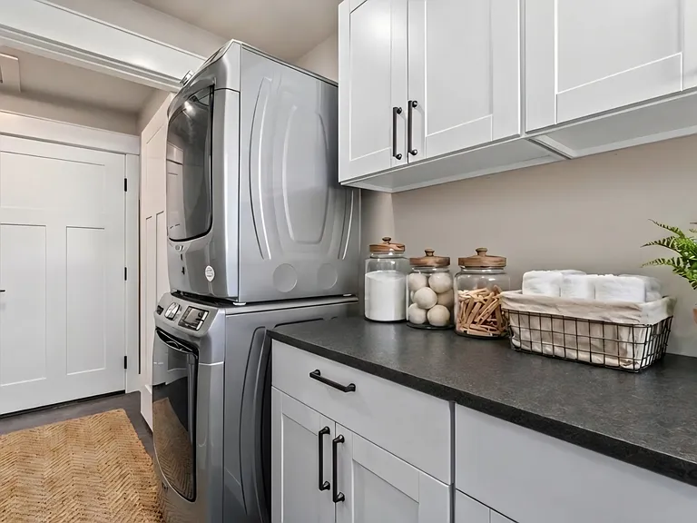 604 W Crest Dr — Photo 8