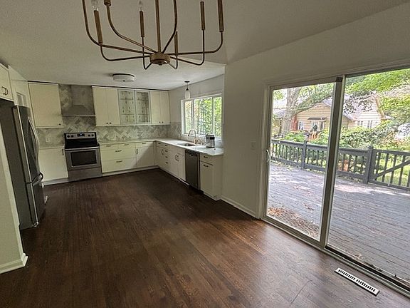 5th image of 10419 Walrond Ave