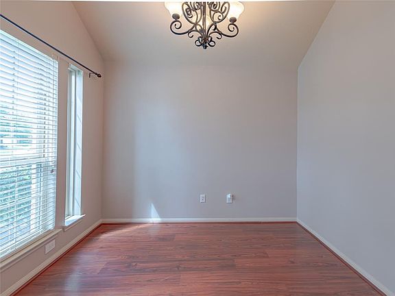 4th image of 2509 Avalon Lake Ln