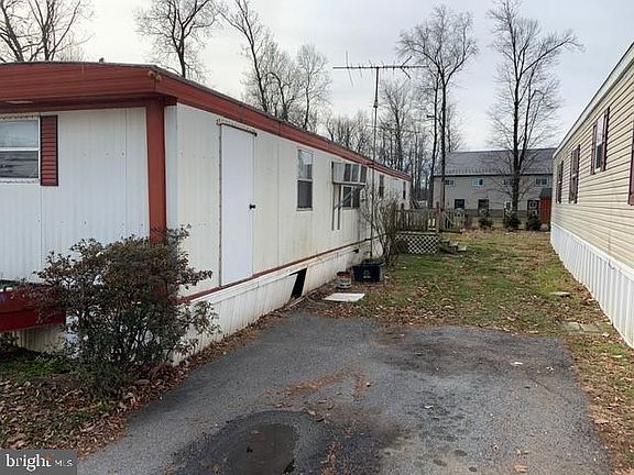 3rd image of 18 Rosewood Dr