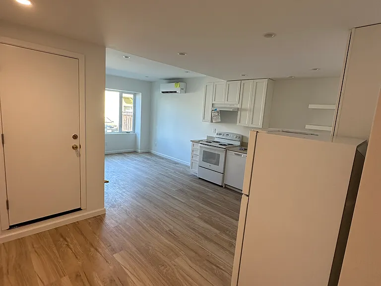 1672 Oxford St #19 — Photo 7