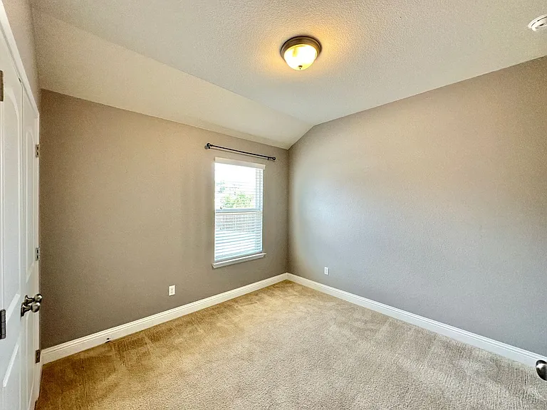 830 Old World Dr — Photo 26
