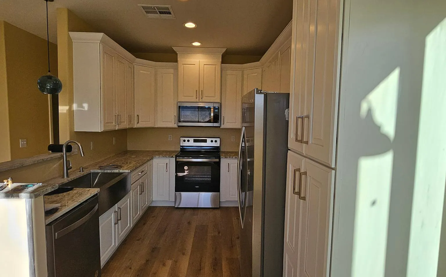 4 bed, 3.5 bath, 2200 sqft, $2,800 — Photo 3