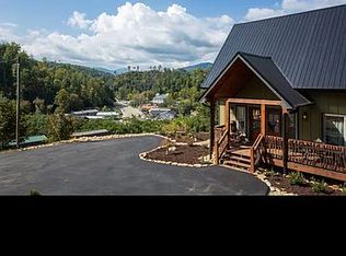 862 Crest View Dr, Gatlinburg, TN 37738