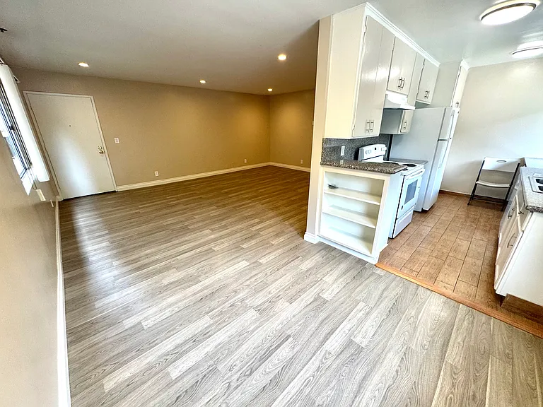 1040 N Laurel Ave #1 — Photo 19