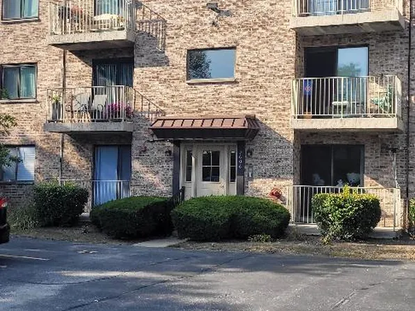 5606 Tinder Dr #1, Rolling Meadows, IL 60008