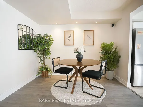 24 Wellesley St W Unit 203, Toronto, ON M4Y 2X6