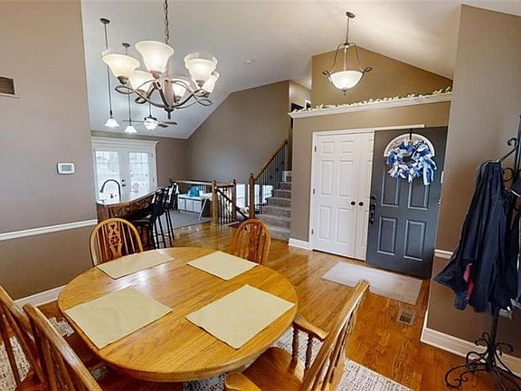 5th image of 906 NW Hawthorn Ct