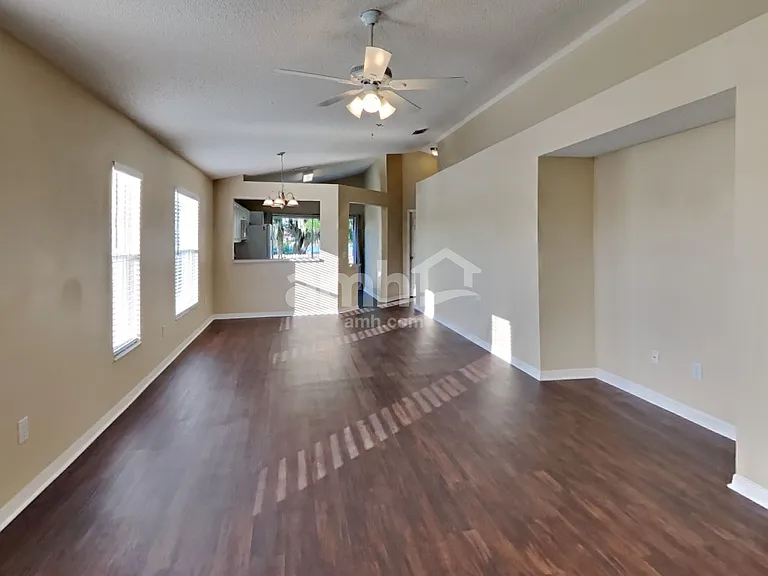 22747 Saint Thomas Cir — Photo 6