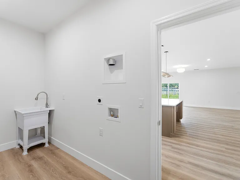 1332 Marshall Dr — Photo 23