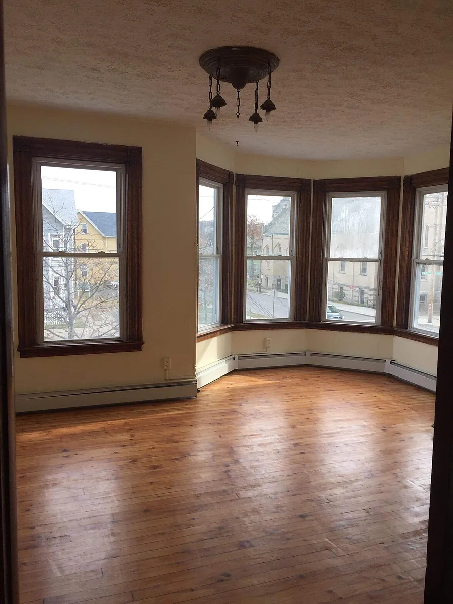 Building Photo - 128 Blatchley Ave #2